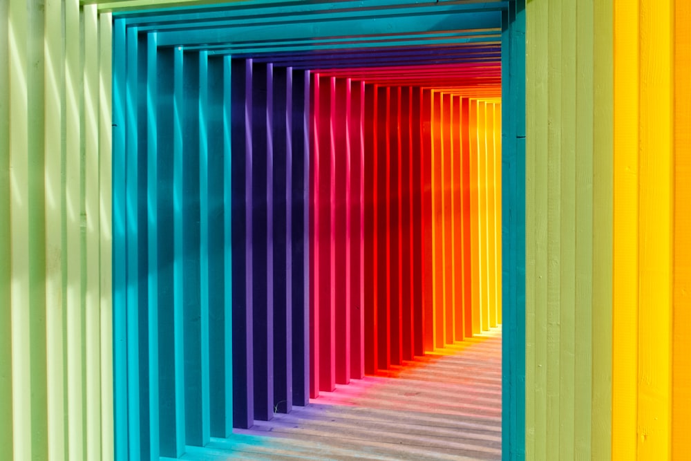 Mur multicolore en photographie à mise au point peu profonde