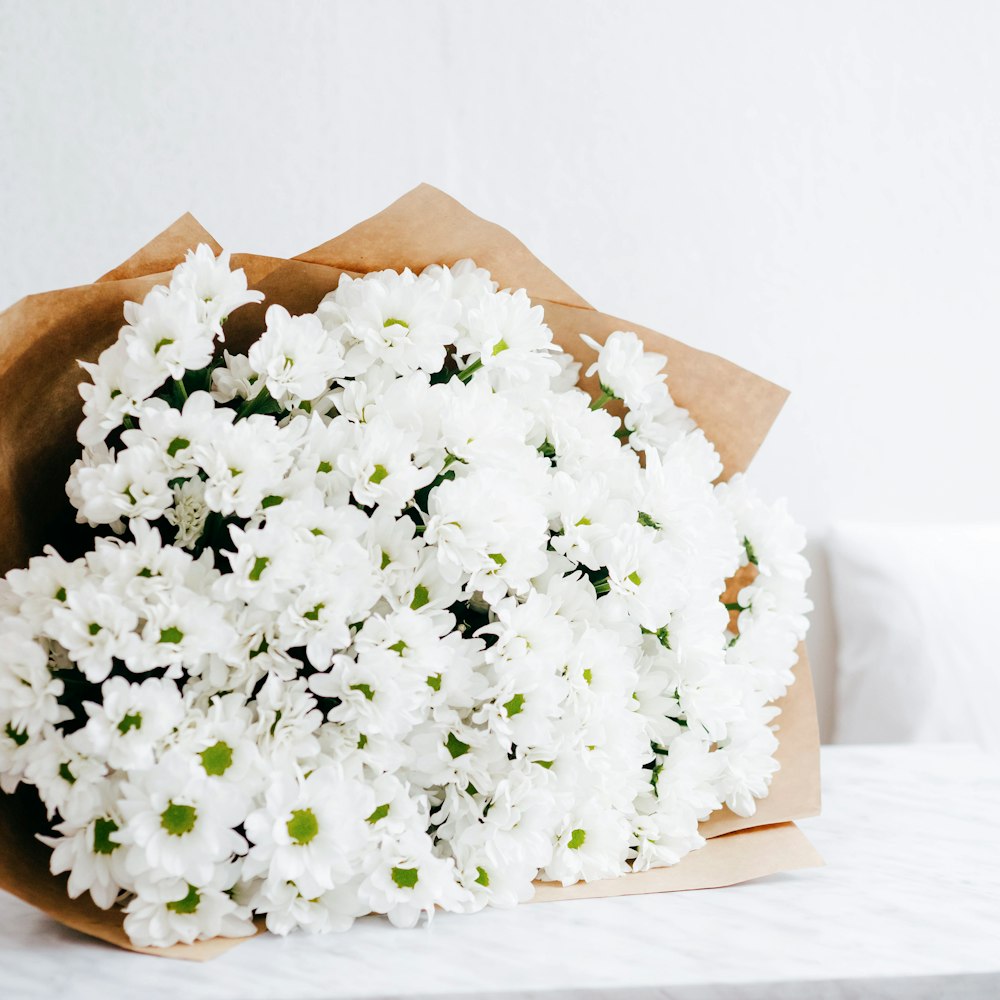 selective focus photography of bouquet of white flowers
