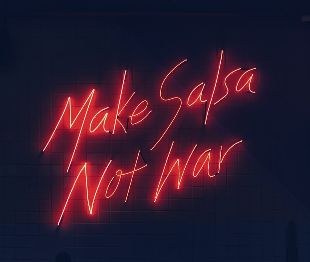 Segnaletica al neon per la salsa non per la guerra