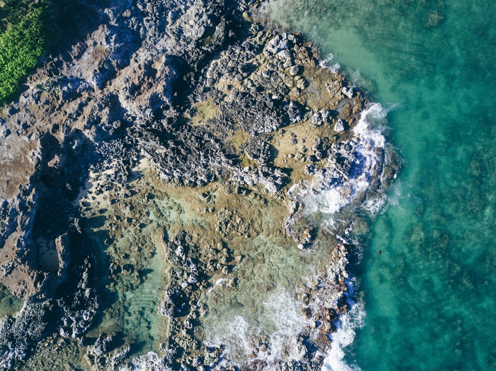 Fotografía aérea de la costa