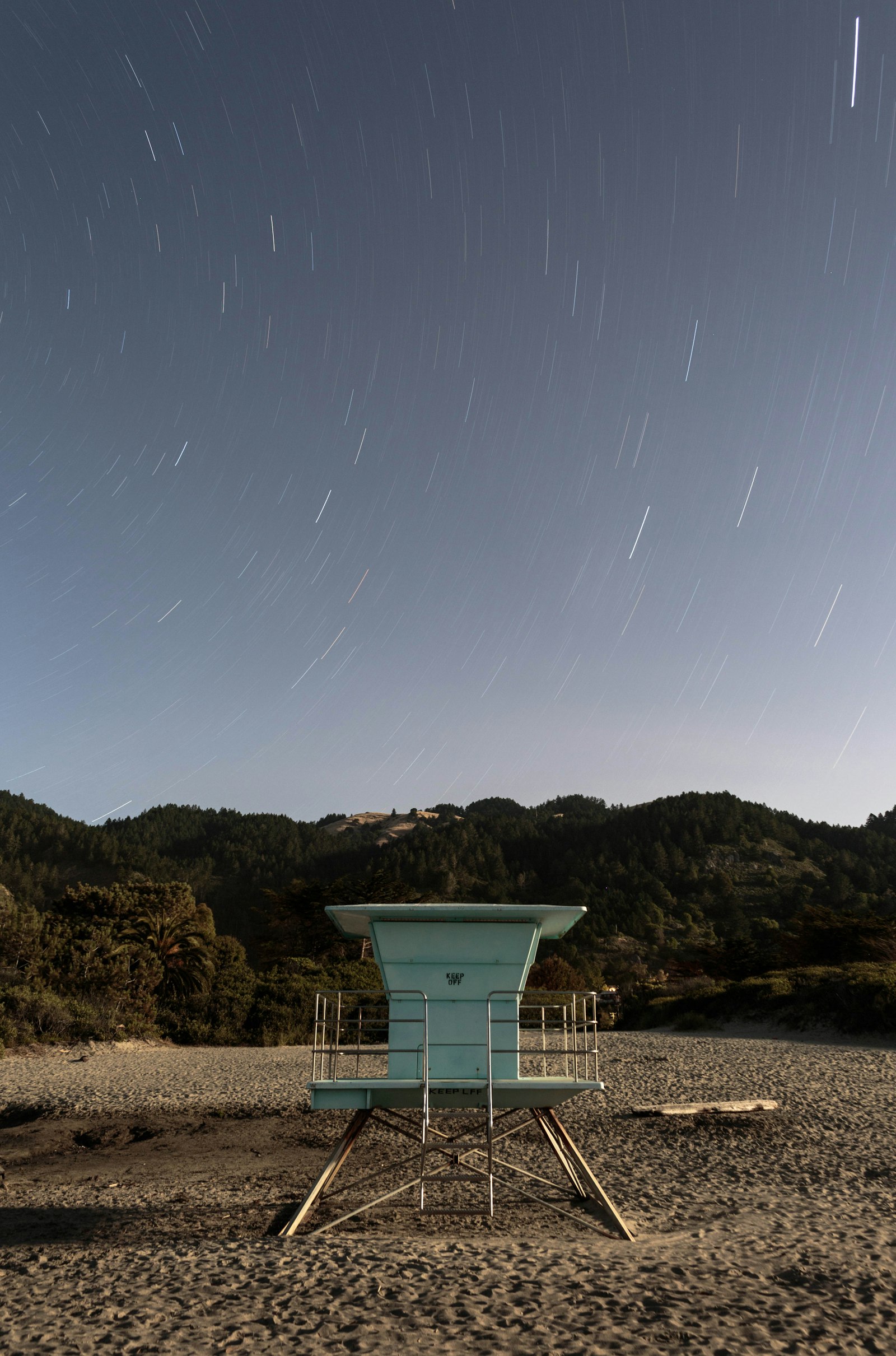 Canon EF 24mm f/1.4L USM sample photo. Lifeguard house under clear photography