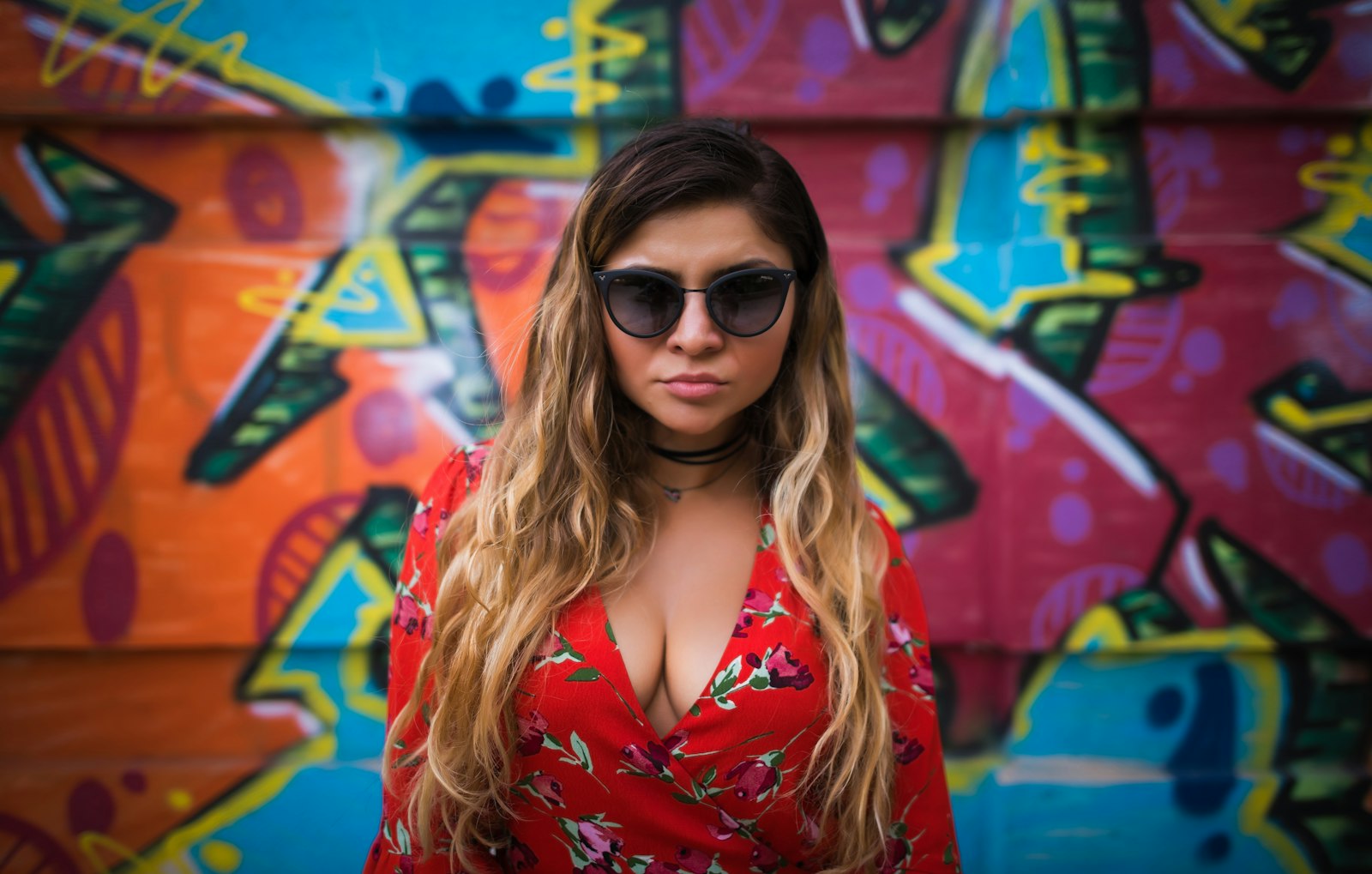 Nikon D810 + Nikon AF-S Nikkor 24mm F1.4G ED sample photo. Woman wearing black sunglasses photography