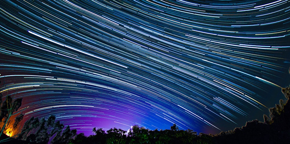 a star trail is shown in the night sky