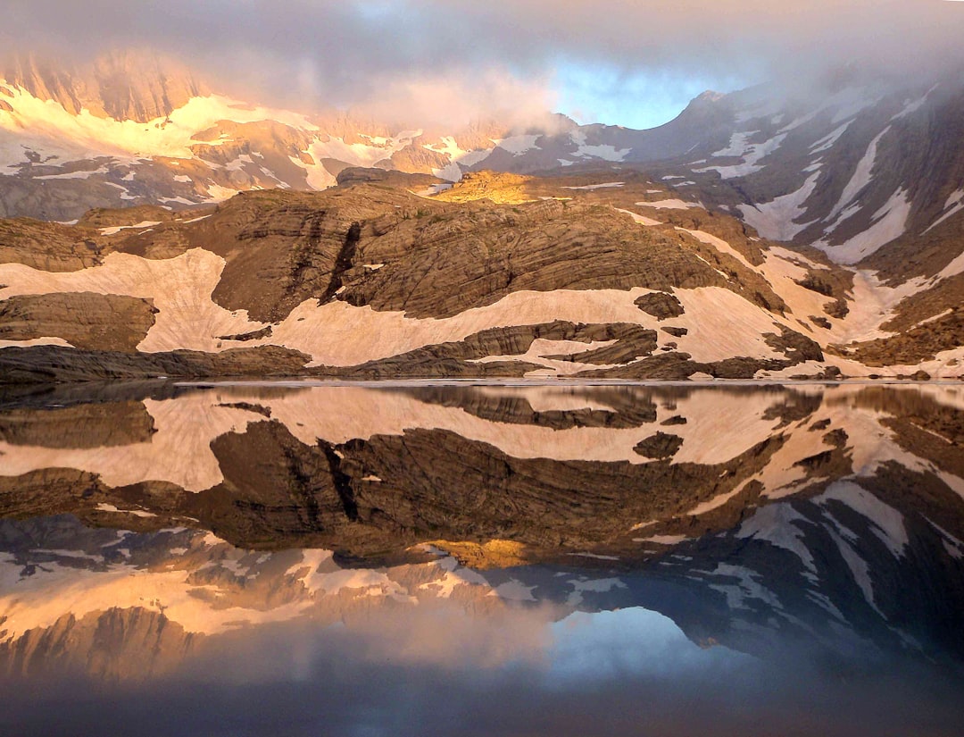 travelers stories about Mountain range in Grand Astazou, France