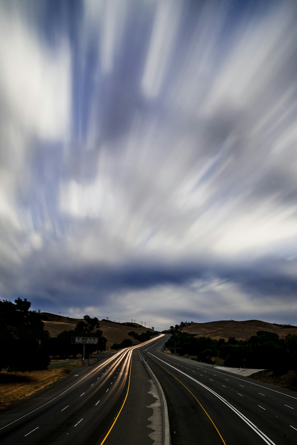 photo timelapse de la route de jour