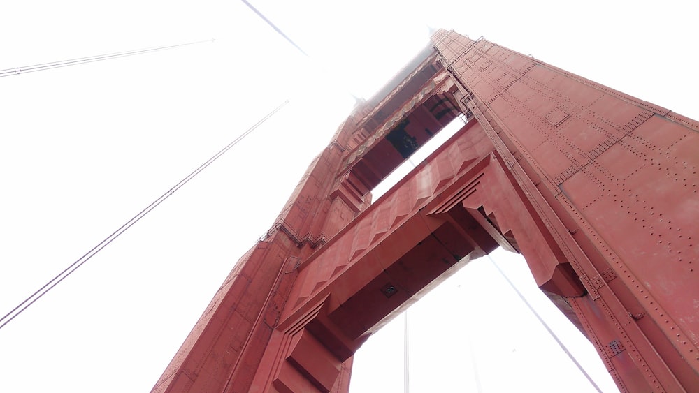 Fotografía de ángulo bajo del Golden Gate, Nueva York