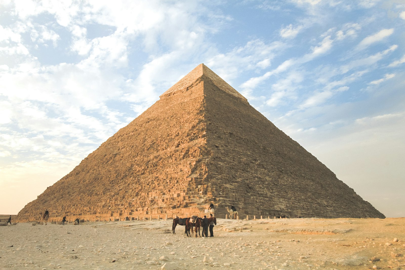 Canon EOS 7D + Canon EF-S 10-22mm F3.5-4.5 USM sample photo. Pyramid of khafre photography