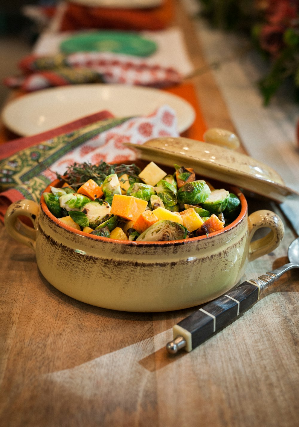 鍋の中の野菜料理の選択焦点写真