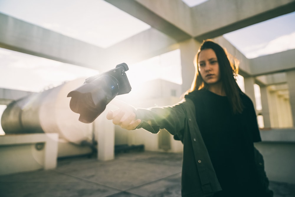 woman threw DSLR camera on roof of building