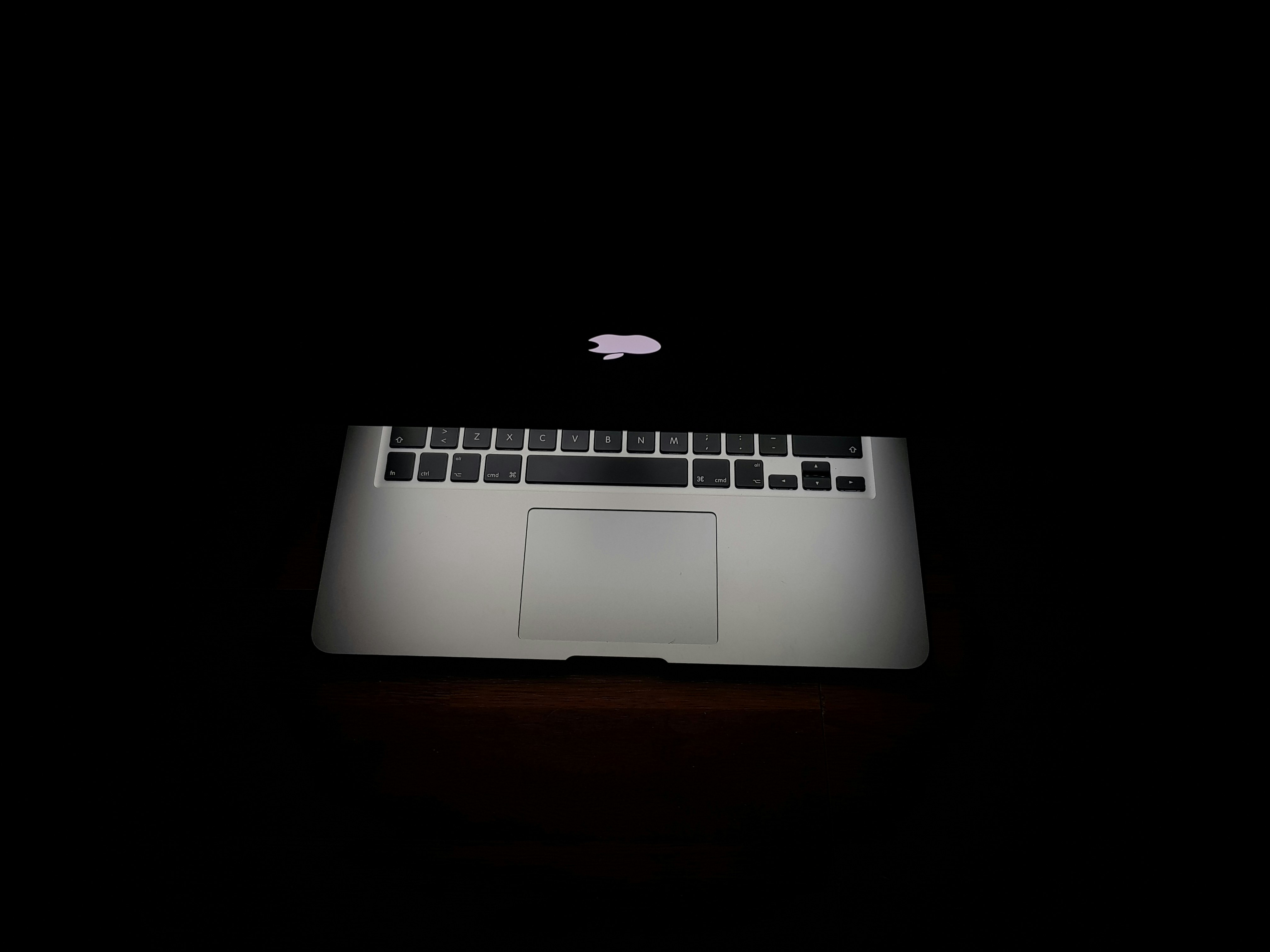MacBook darklight