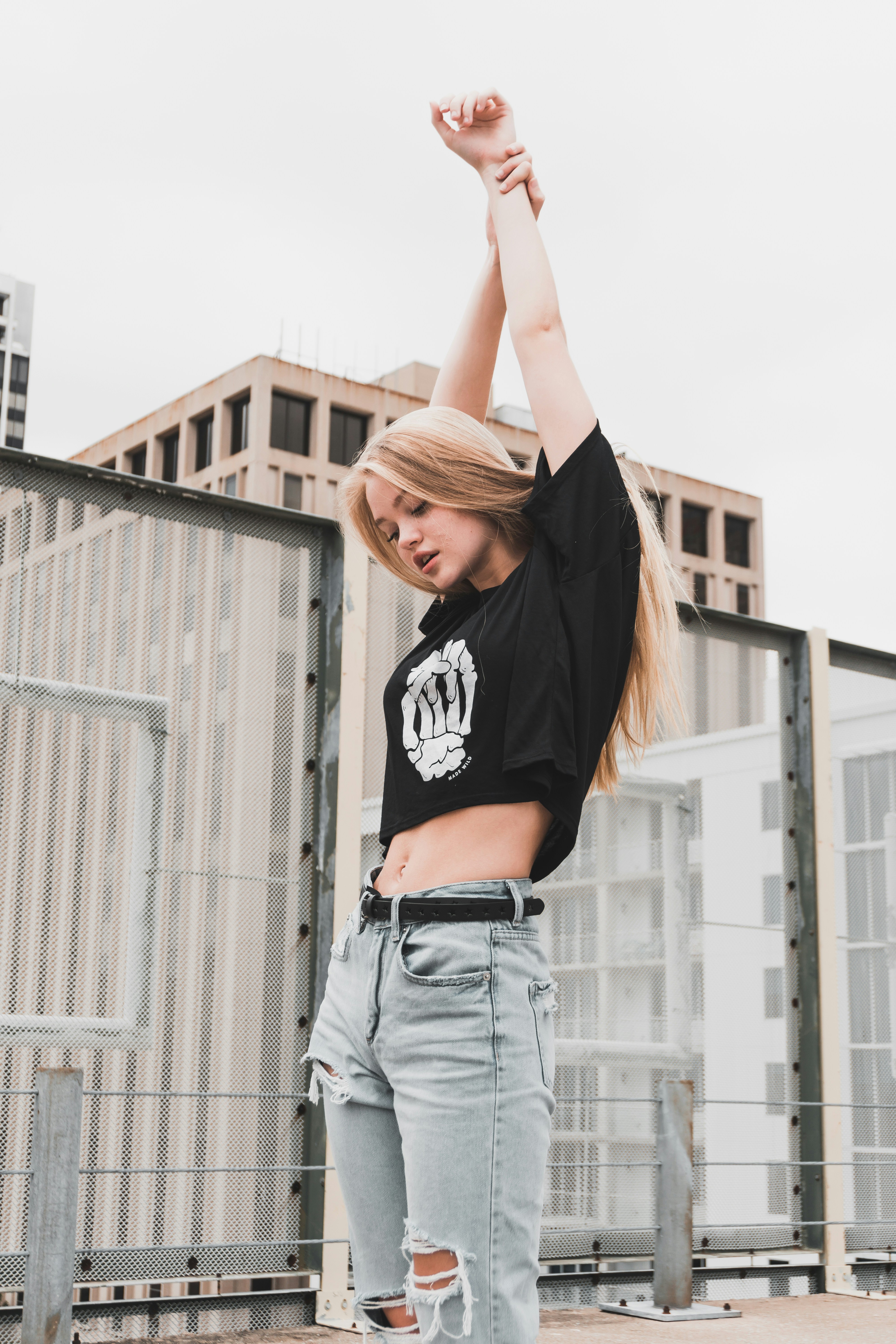 great photo recipe,how to photograph stretching her arms; woman stretching her arm upward