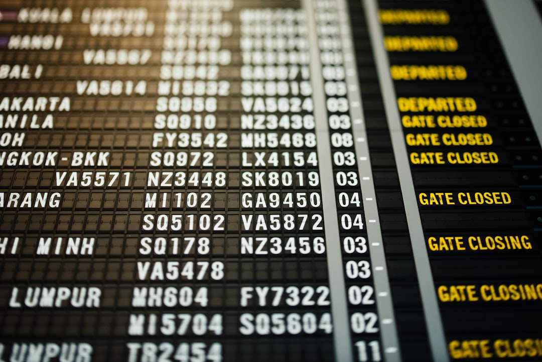 Navigating the Maze A Factual Guide to Understanding Flight Delays and Cancellations