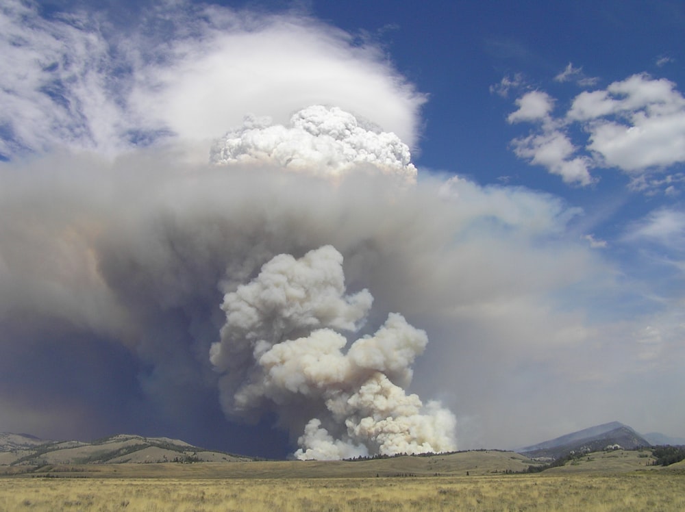 Fotografia dell'eruzione vulcanica di Pliniano