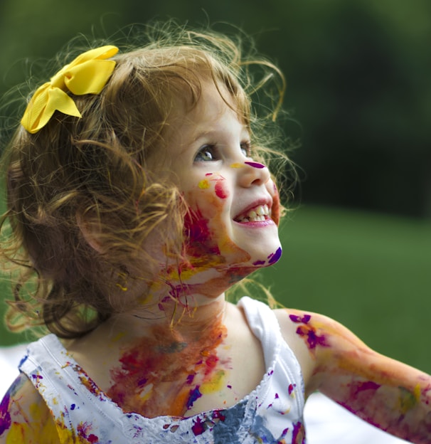 girl with paint of body