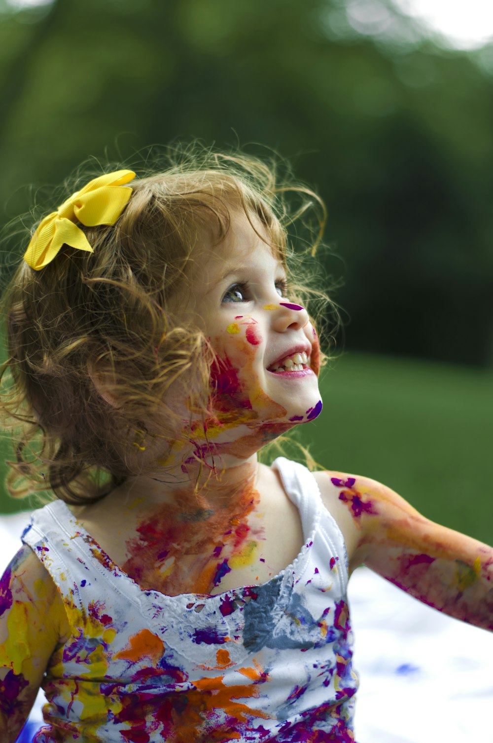 girl with paint of body