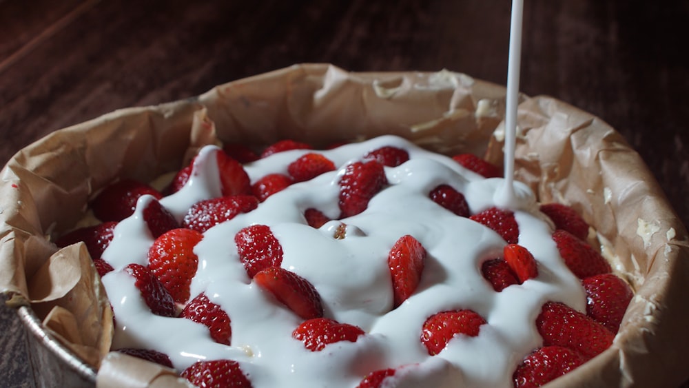 strawberry cake with cream