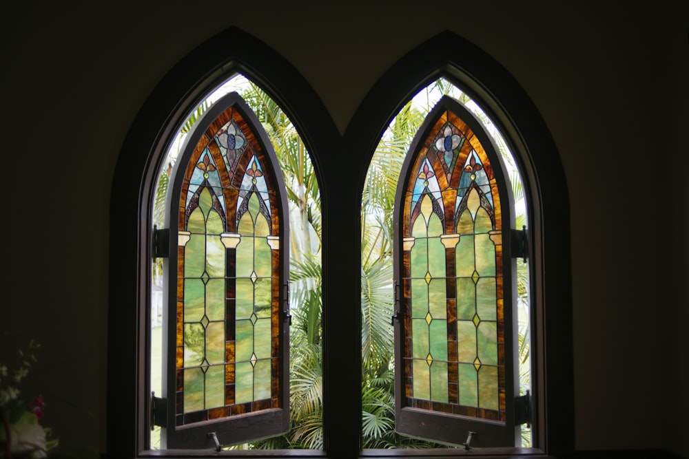 bâtiment de fenêtre en mosaïque