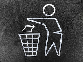 A simple illustration of a trash bin icon symbolizing data deletion.