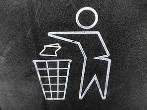 litter signage