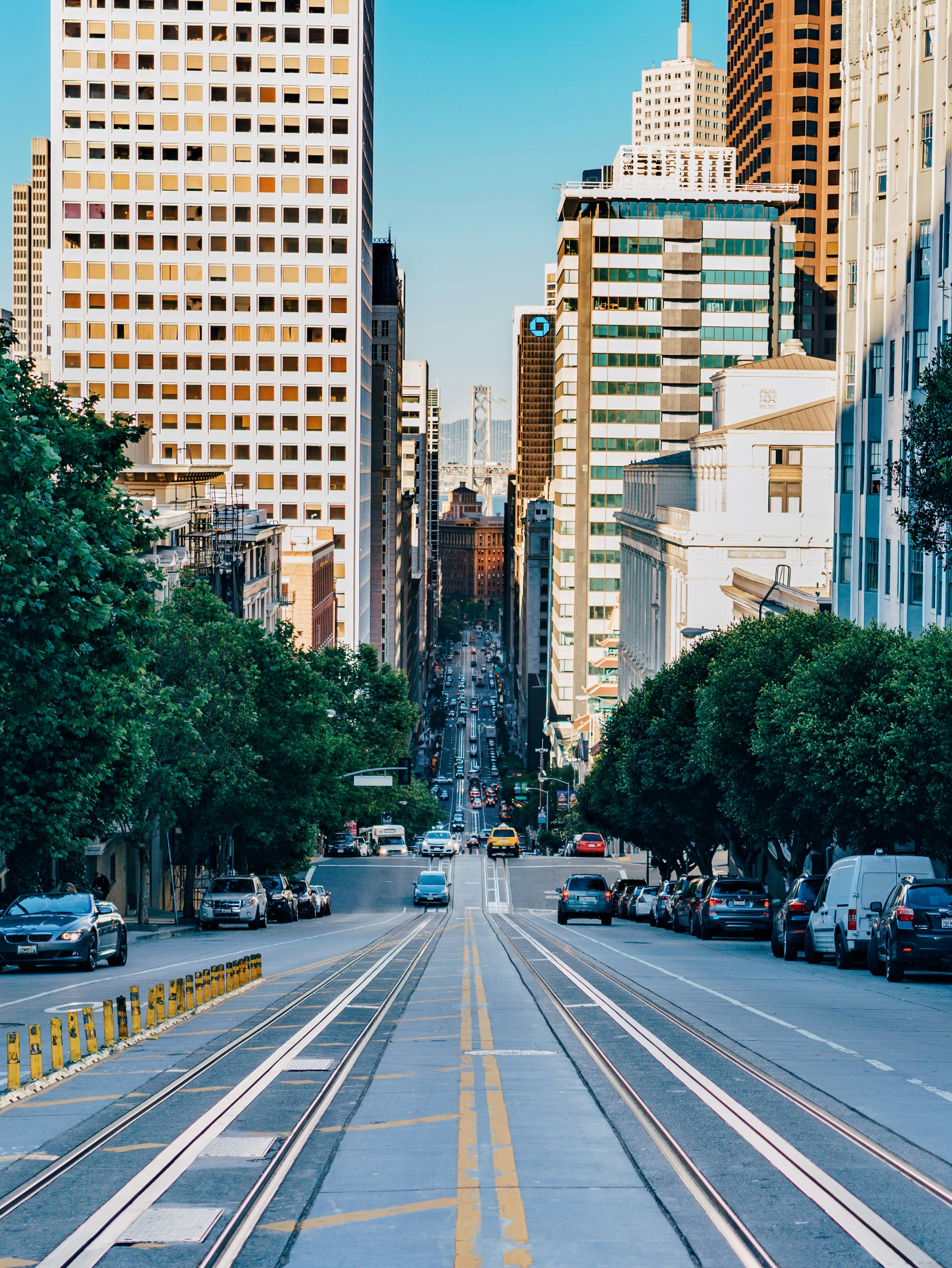 This view down California Street from Powell Street in San Francisco is absolutely breathtaking! Seeing the Oakland Bay Bridge in the background on this steep hill down at sunset is just something else. I recommend you also take the SF cable car going to or from Fisherman’s Bay to enjoy this and many other similarly great views of the city.