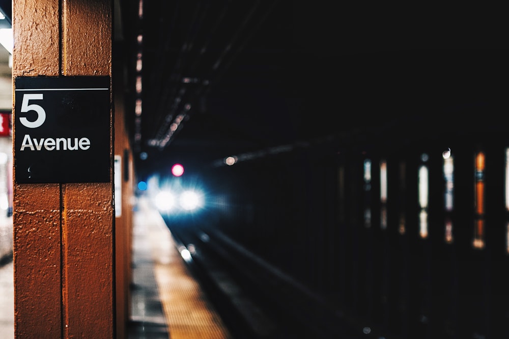 5アベニューの電車のトンネルのクローズアップ写真