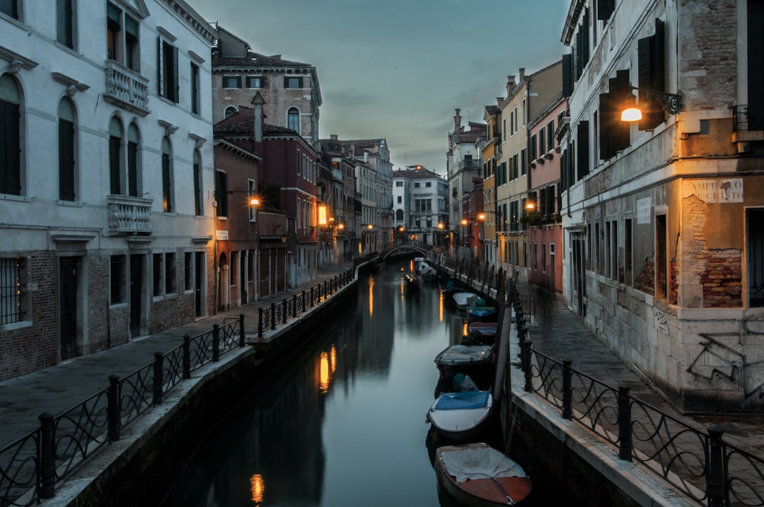 travelers stories about Town in Venise, Italy