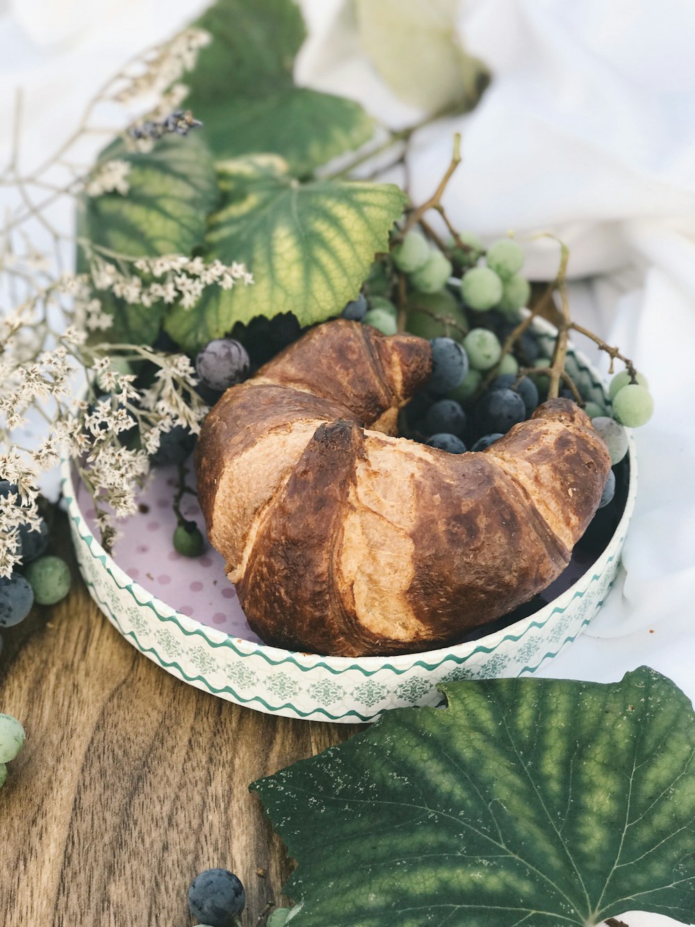 closeup photography of bowl of berries