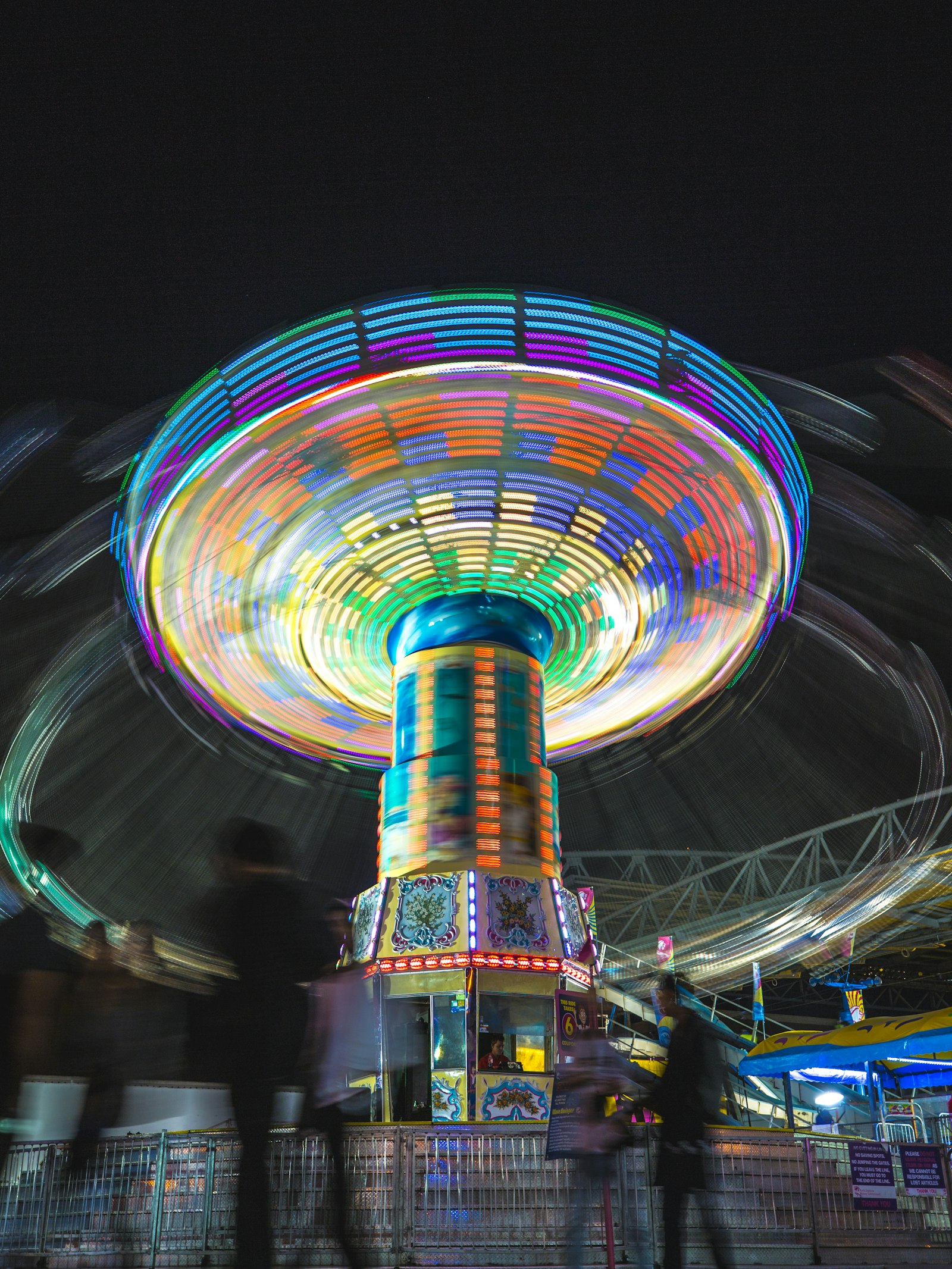 Canon EF 16-35mm F2.8L III USM sample photo. Time-lapse photography amusement park photography