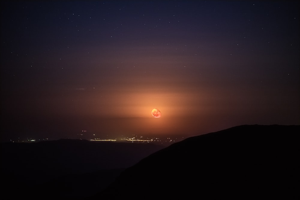 foto da lua vermelha