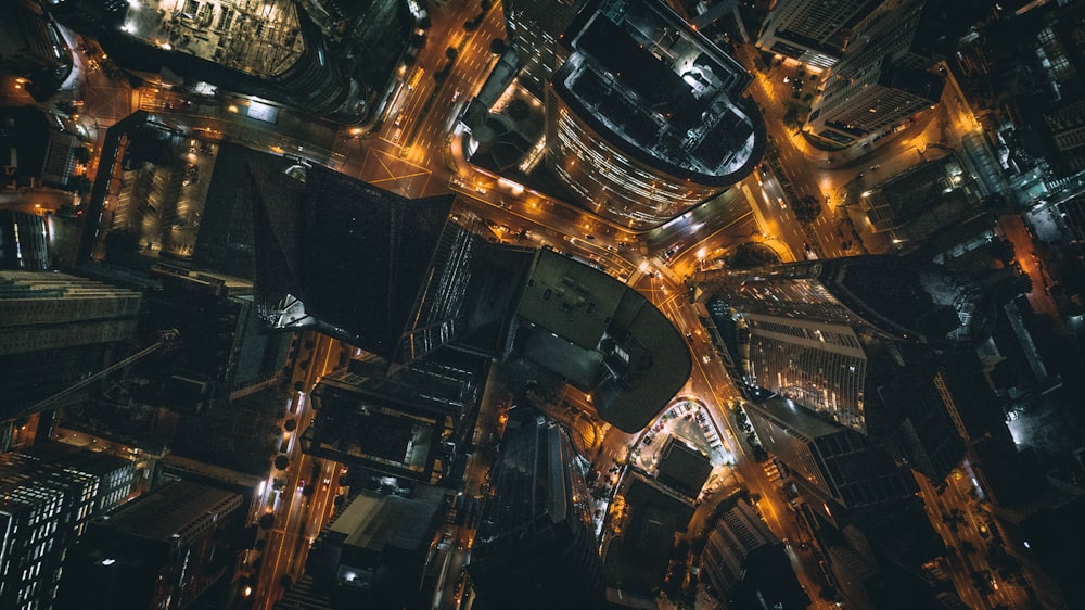 Foto a vista de pájaro de la ciudad por la noche