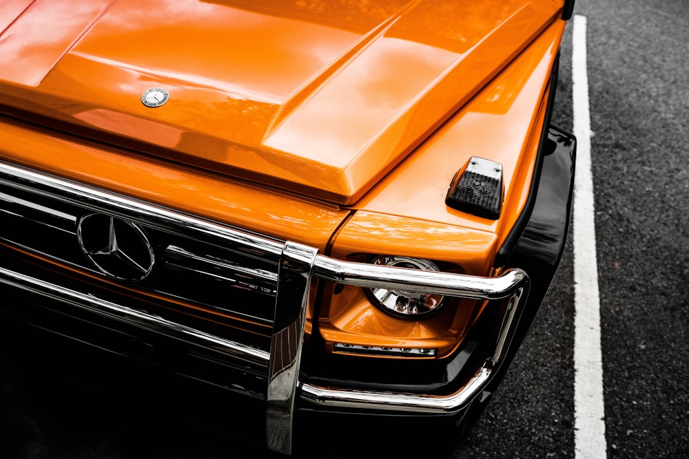 voiture Mercedes-Benz orange