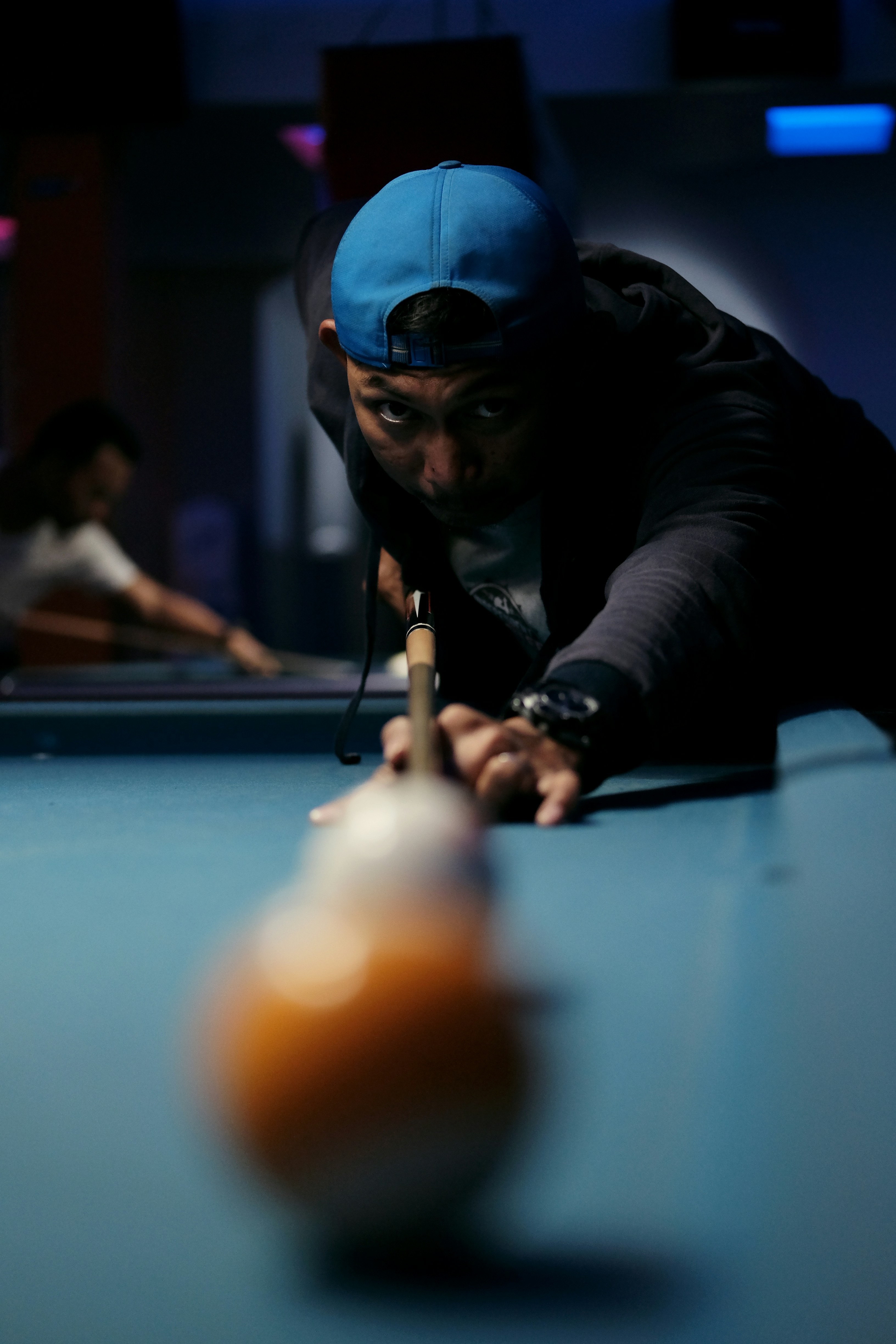 Man concentrate to shoot his 9 ball HD photo by Ali Yahya