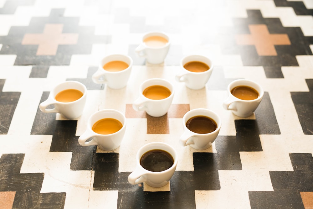 Café en tazas de cerámica