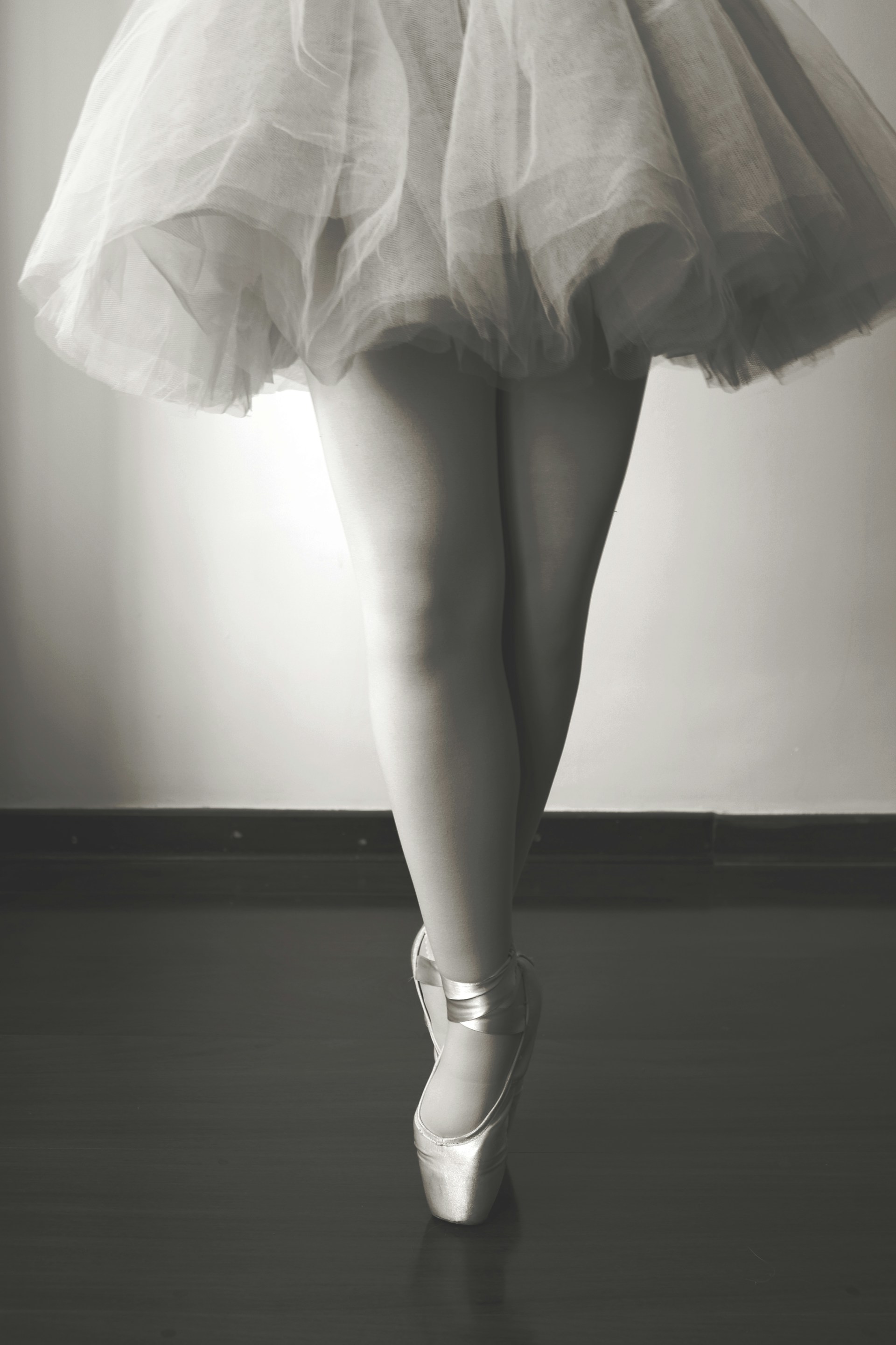 gray computer monitor