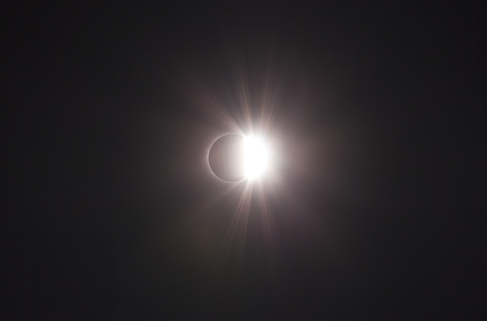 fotografia de baixa luz do eclipse