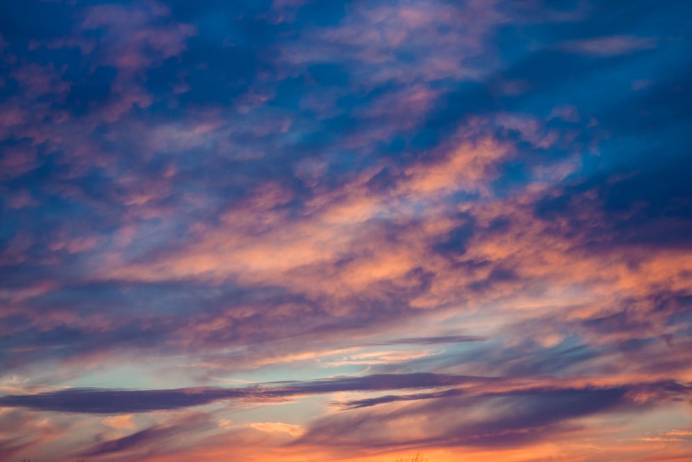 fotografia di cielo blu