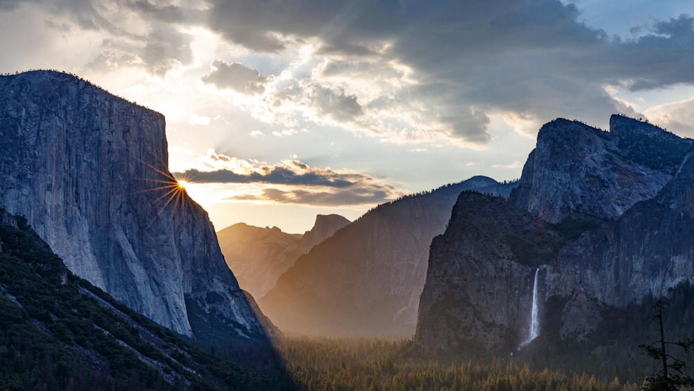 photographie de paysage de montagne