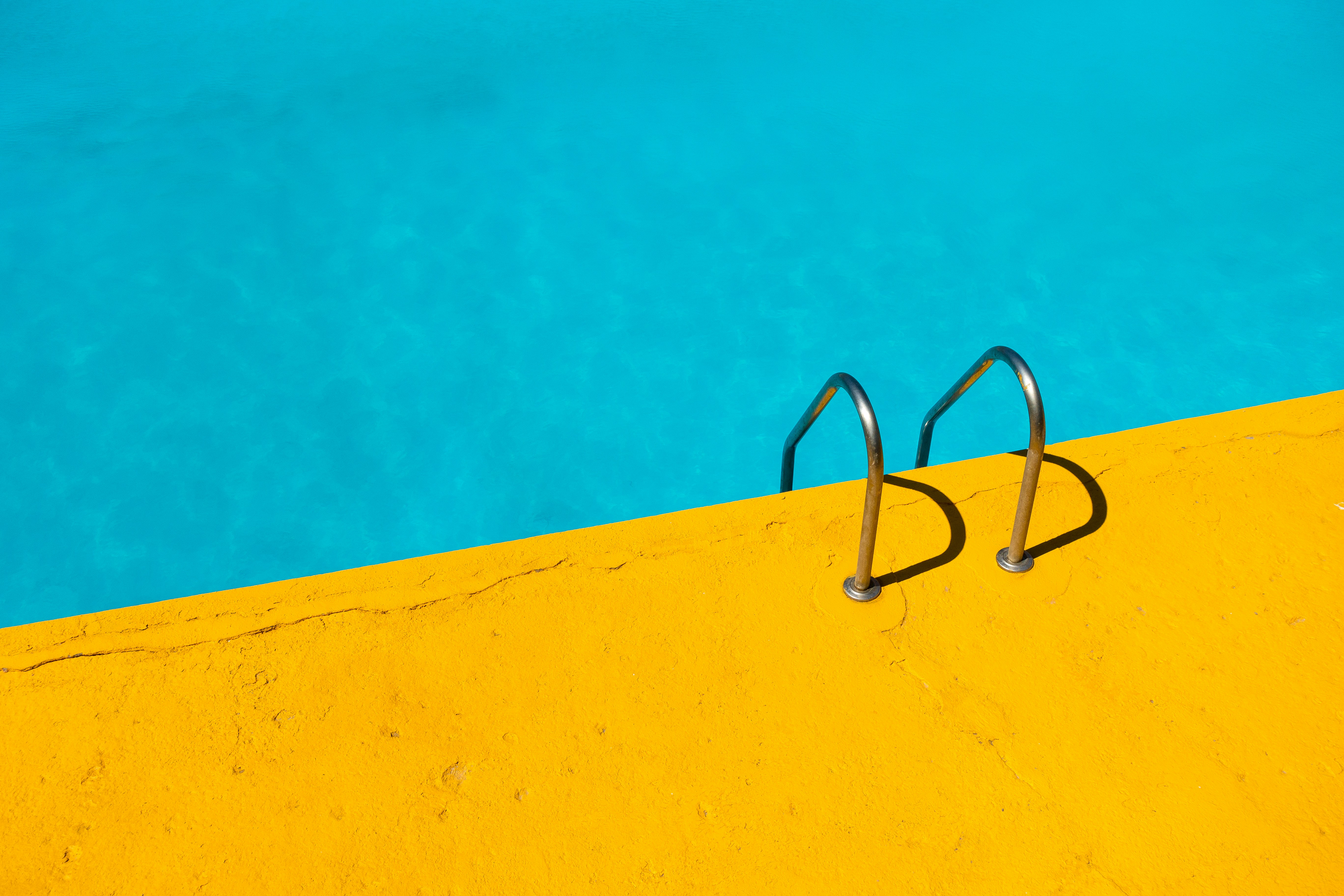 Do You Remember in a photo. Photo by Etienne Girardet