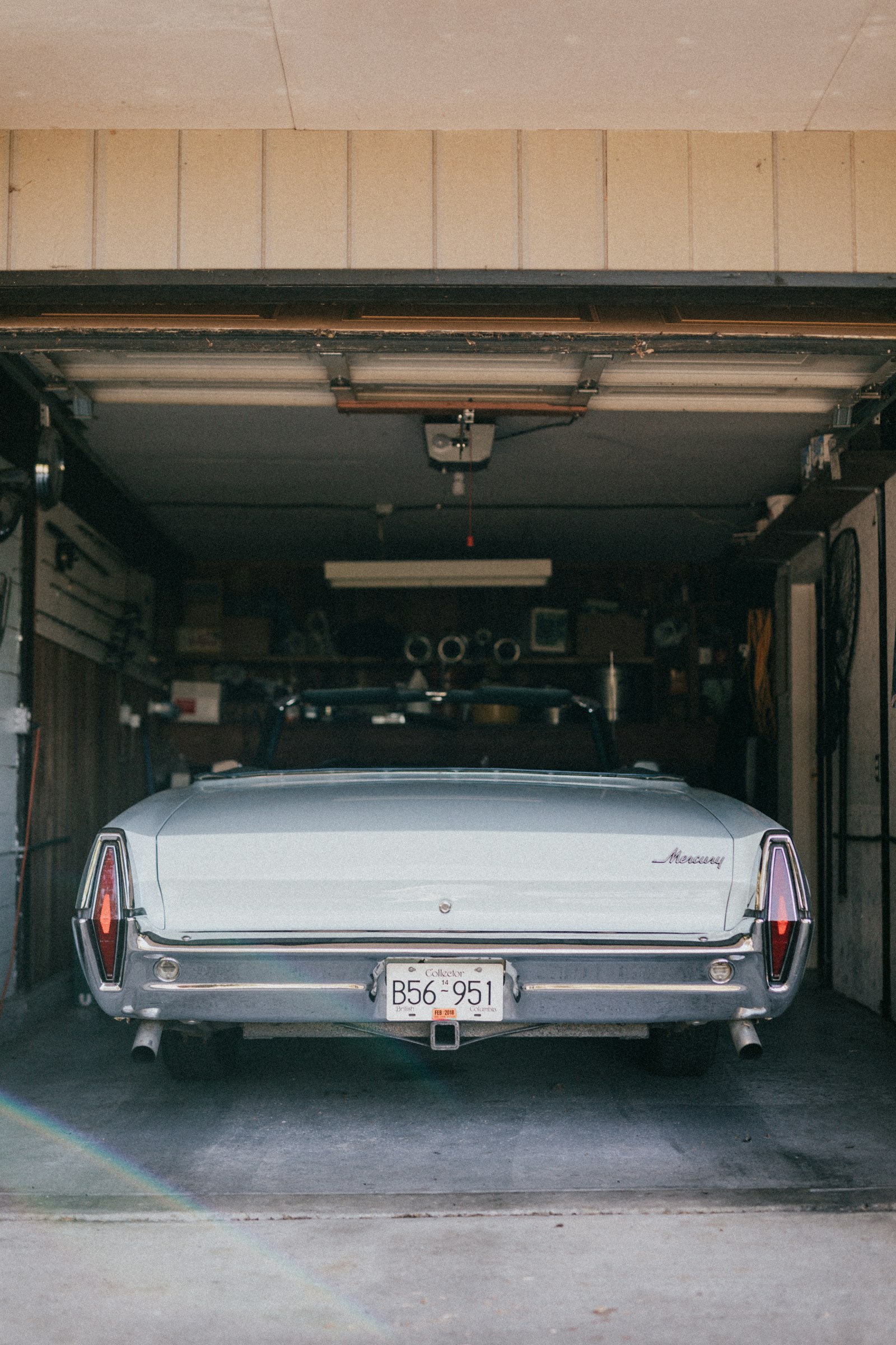 Canon EOS 5D Mark IV + Sigma 50mm F1.4 EX DG HSM sample photo. Vintage white car photography