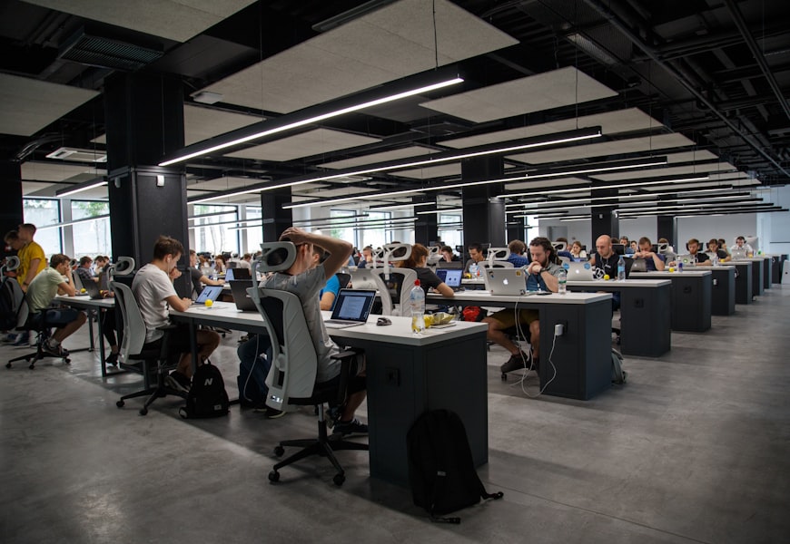 decor - agents sitting in an open space