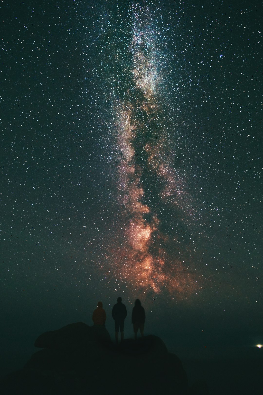 We are so small compared to the inconceivably vast universe. When looking into the milky way you wonder what else is out there. The universe we live in is incredible ❤️