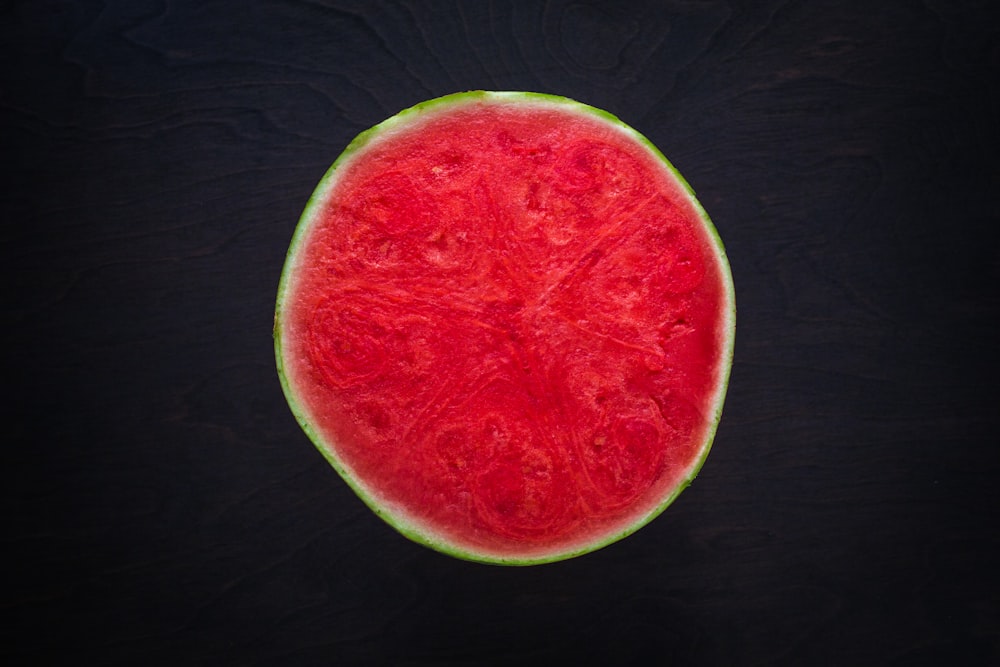 Nahaufnahme einer in Scheiben geschnittenen Wassermelone
