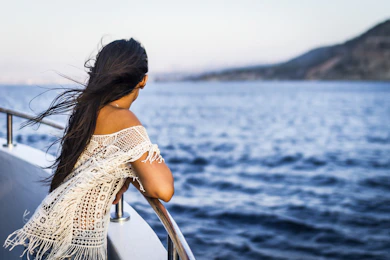 woman on the boat watching the sea