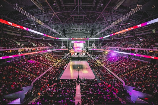 看球网NBA布鲁克林篮网对阵密尔沃基雄鹿的巴克莱中心比赛