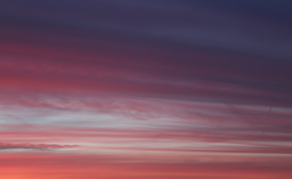 ciel rouge et gris