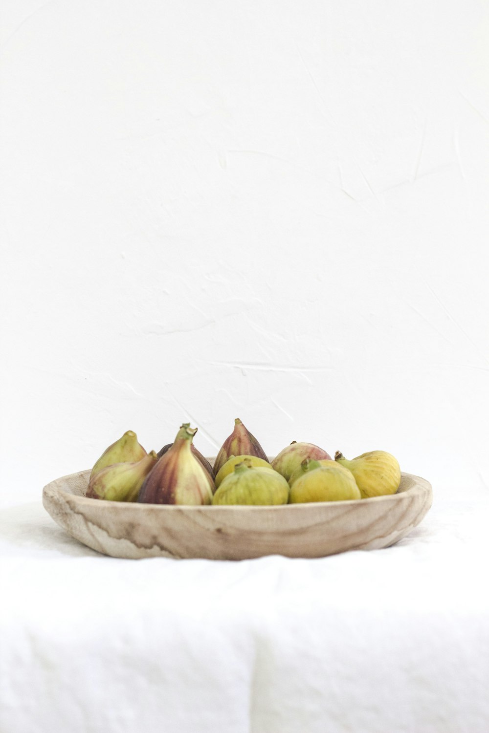 figs on round tray