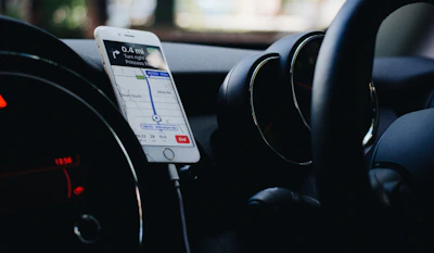 A sturdy mobile phone stand clipped into a car’s air vent with phone showing navigation.
