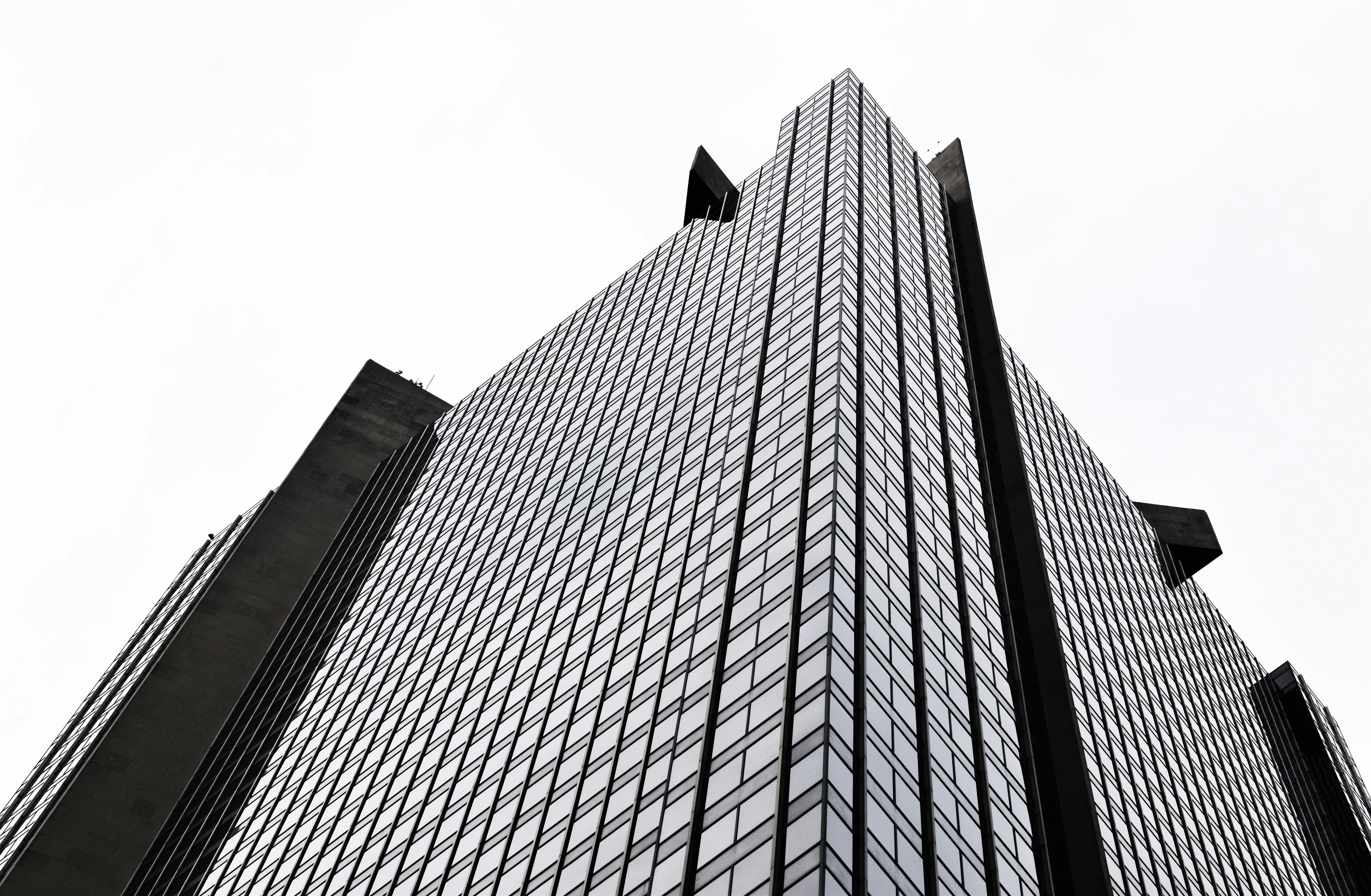 Investment Banks Eye IPO Market Rebound as Discord Taps GS, JPM for Listing