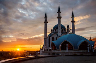 A captivating image of the Blue Mosque in Istanbul at sunset with warm golden hues highlighting its architecture.