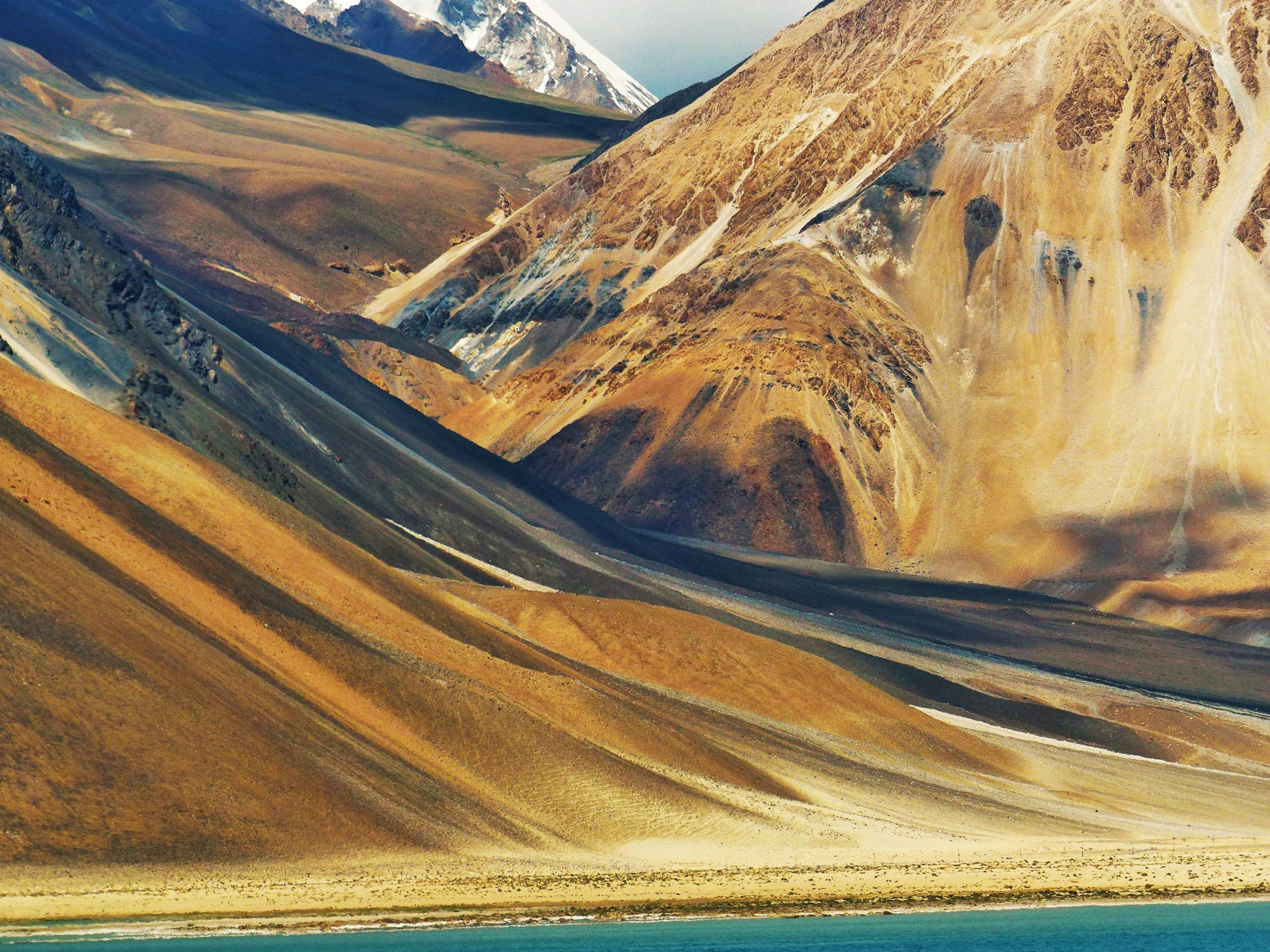 Fotografía de paisaje de Brown Mountain